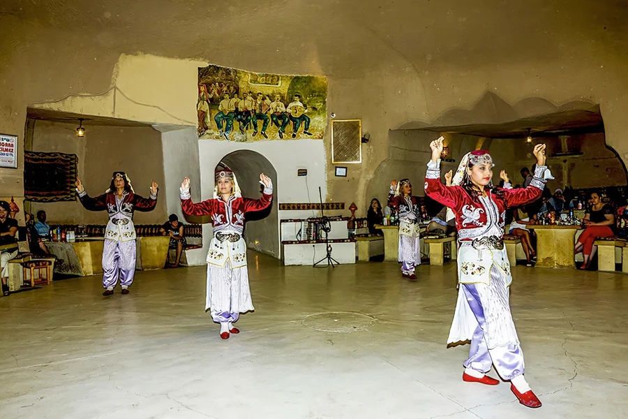 Tiket untuk Makan Malam & Pertunjukan Turki di Restoran Gua di Cappadocia dengan Transportasi, Cappadocia
