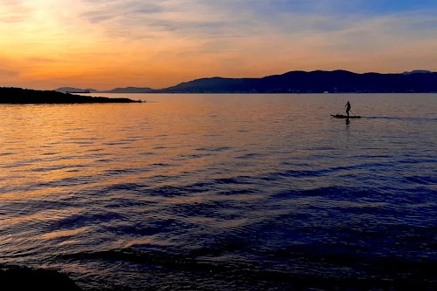 Mallorca: Sunset Kayak or Stand-Up Paddleboard Tour, Can Pastilla