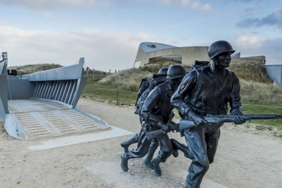 Normandy: D-Day Landings Tour + US Cemetery, Bayeux