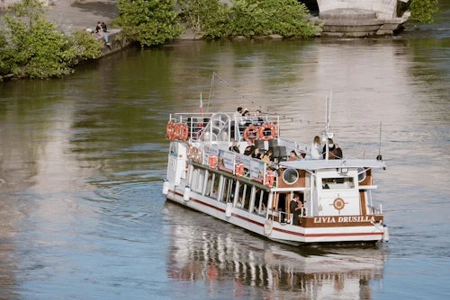 Roma: Crucero al atardecer por el Tíber con aperitivo, Rome
