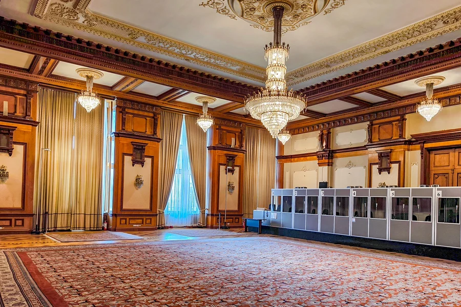 議會大廈音頻導覽, at Palace of Parliament, Bucharest