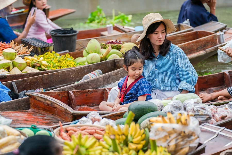 Tur Sehari Penuh ke Pasar Terapung Damnoen Saduak & Pasar Kereta Api Maeklong dengan Panduan, Bangkok