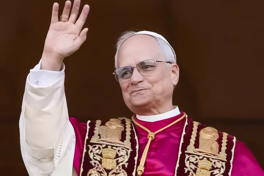 Visita Guiada a la Audiencia Papal con Asiento Reservado, at Via Santamaura, 14, Rome