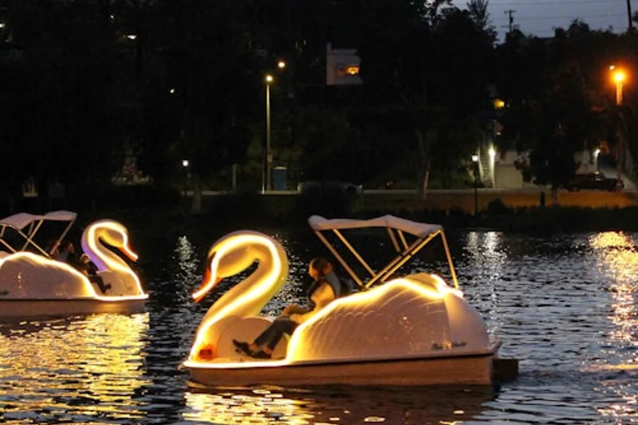 Long Beach: Swan Boat Rental at Rainbow Lagoon, Los Angeles