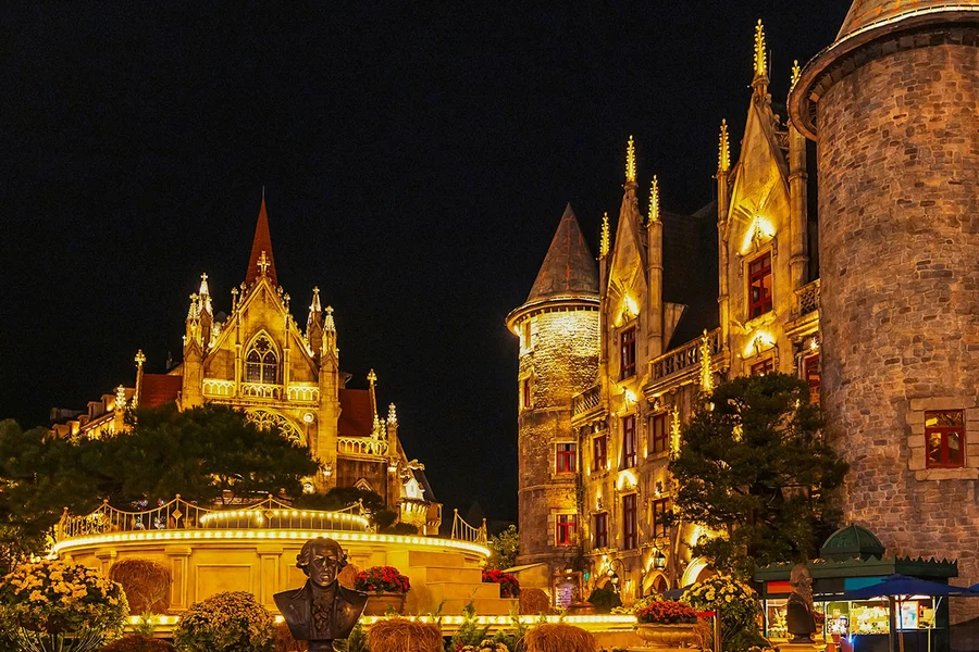 Tiket Malam ke Sun World Ba Na Hills + Transportasi & Makan Malam, at DA NANG DOWNTOWN, Da Nang