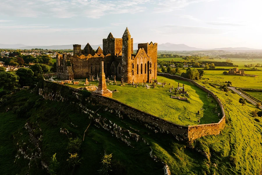 From Dublin: Blarney, Rock of Cashel & Cahir Castles Full-Day Tour, Dublin