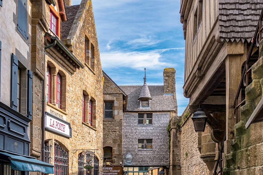 Обиколка с гид на остров Мон-Сен-Мишел и билети за абатството, at Le Mont-Saint-Michel, Normandy