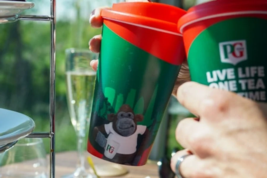 PG Tips – popołudniowa herbata i wycieczka autobusem turystycznym, at London Afternoon Tea, London