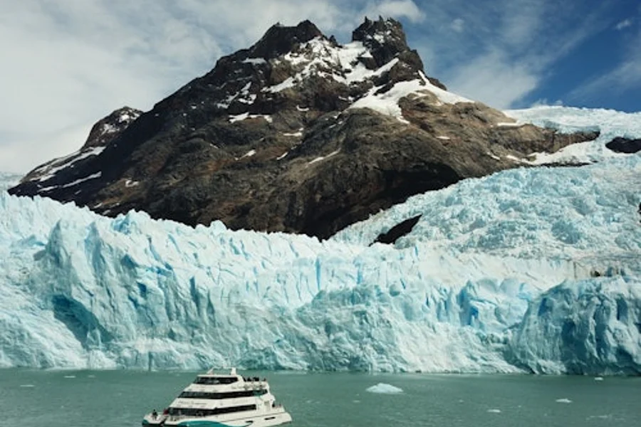 佩里托莫雷諾冰川:遊船 + 往返埃爾卡拉法特的接送, at Perito Moreno Glacier, El Calafate