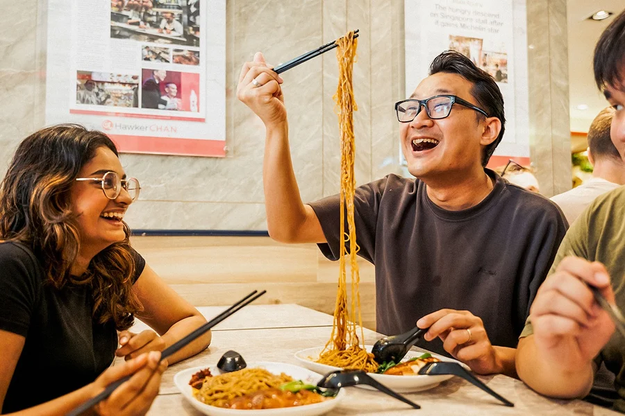 Tour gastronòmic guiat: Michelin i menjar de carrer local, at Chinatown MRT Station, Singapore