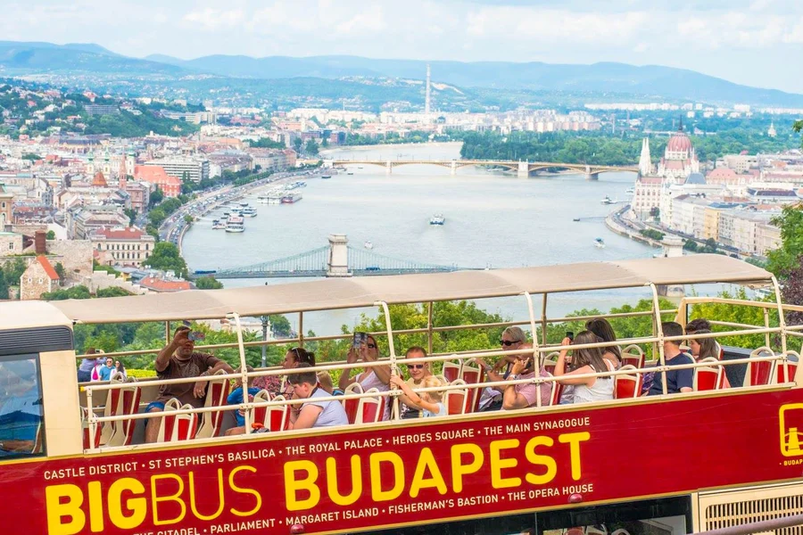 Kombinasi: Lawatan Bas Hop-On Hop-Off Budapest + Pelayaran Sungai Danube, Budapest