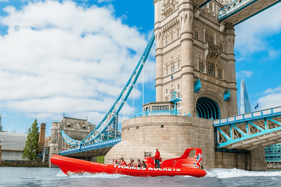 टेम्स नदी स्पीडबोट टूर, at Thames Rockets, London