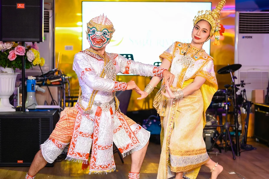 Smile Riverside Cruise with International Buffet Dinner & Thai Dance, Bangkok