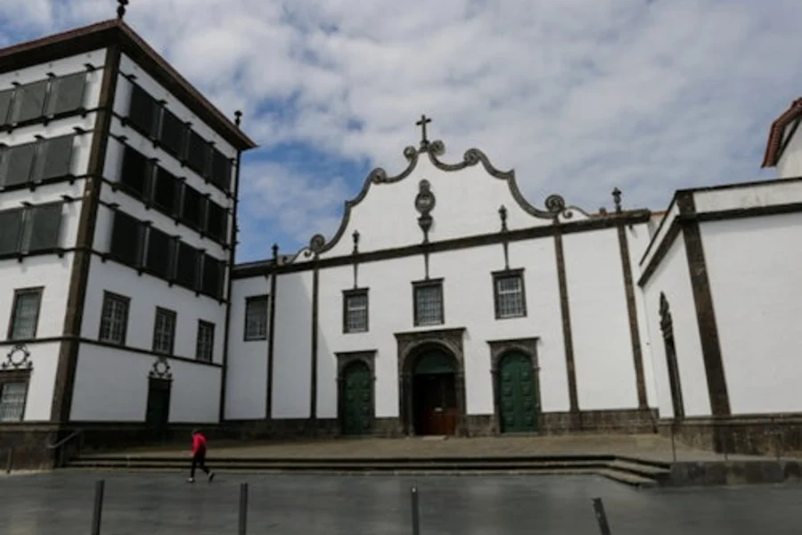 Ponta Delgada: Half-Day Guided City Tour + Transfer, Ponta Delgada