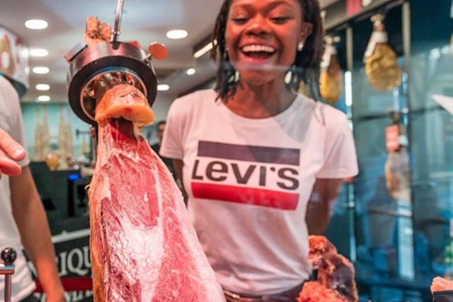 Barcelona: Guided Premium Ham & Wine Tasting Experience