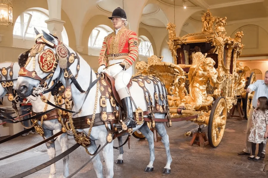 बकिंघम पैलेस के रॉयल म्यूज़ के टिकट, at Buckingham Palace, London
