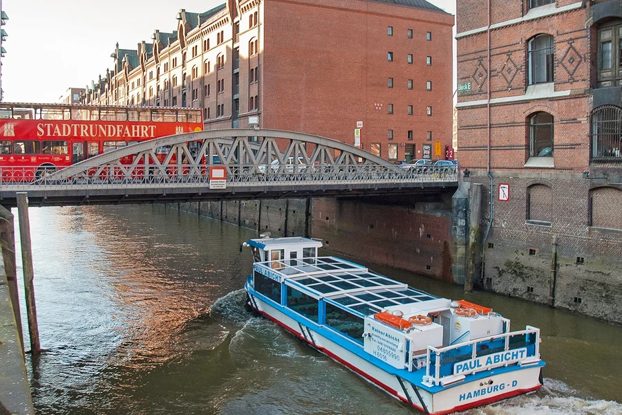 Tour della città di Amburgo: Tour in autobus Hop-On Hop-Off con crociera nel porto di Amburgo, Hamburg