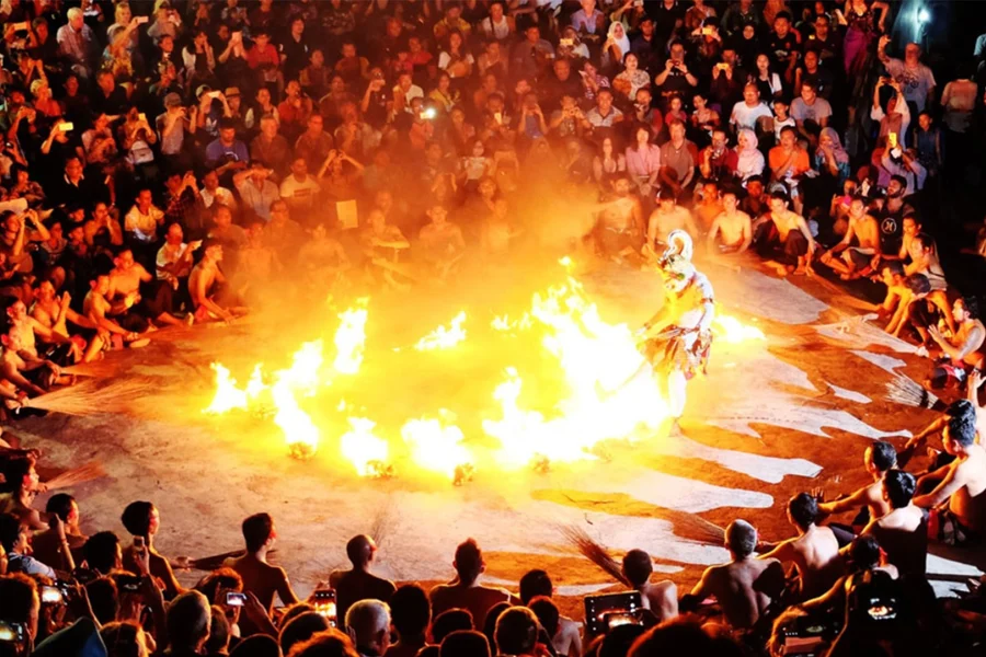 Fra Bali: Privat omvisning i Tanah Lot, Uluwatu-tempelet & Kecak-danseshow ved solnedgang, at This Tour Starts and Ends at Your Hotel, Bali