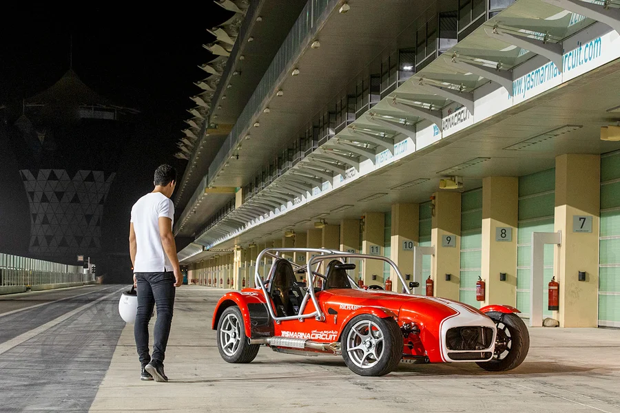 在亚斯码头赛道体验驾驭Caterham Seven 360, Abu Dhabi