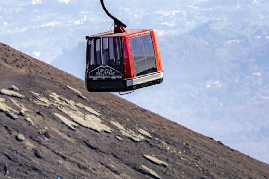 埃特納山:優先纜車票 + 4x4巴士接送, at Mount Etna, Nicolosi