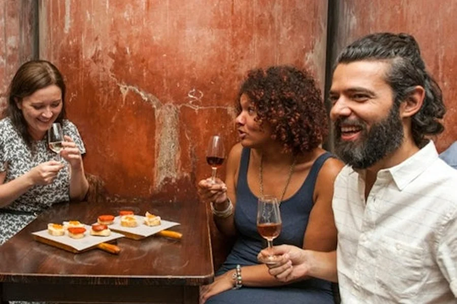 Sevilla: Tour Guiado de Tapas, Tabernas e Historia, Seville