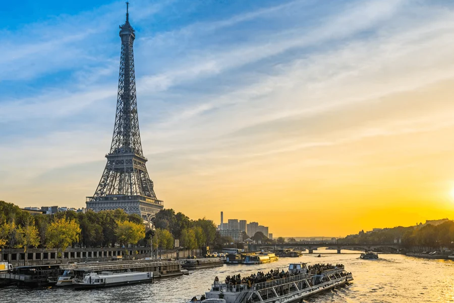 1-Hour Paris Illuminated Evening Sightseeing Cruise, Paris