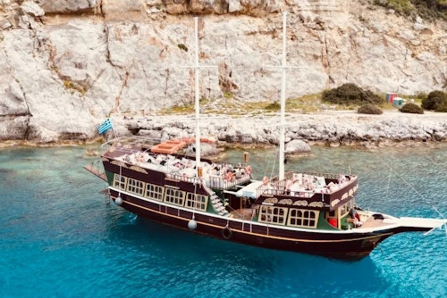 Rodas: Crucero de día con comida BBQ y bebidas ilimitadas, Rhodes