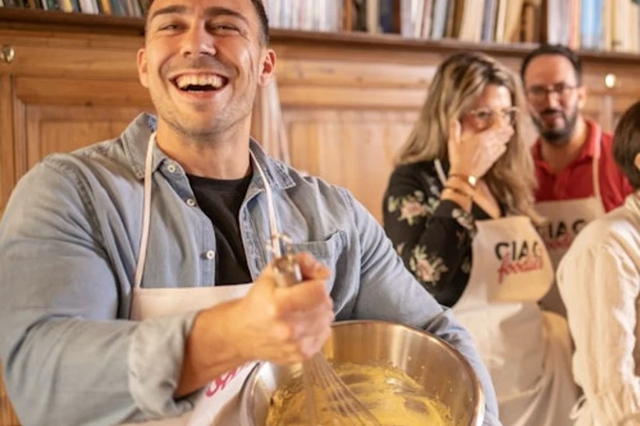 Firenze: laboratorio di preparazione di pizza e gelato + vino illimitato, at Florence Cooking Classes, Florence