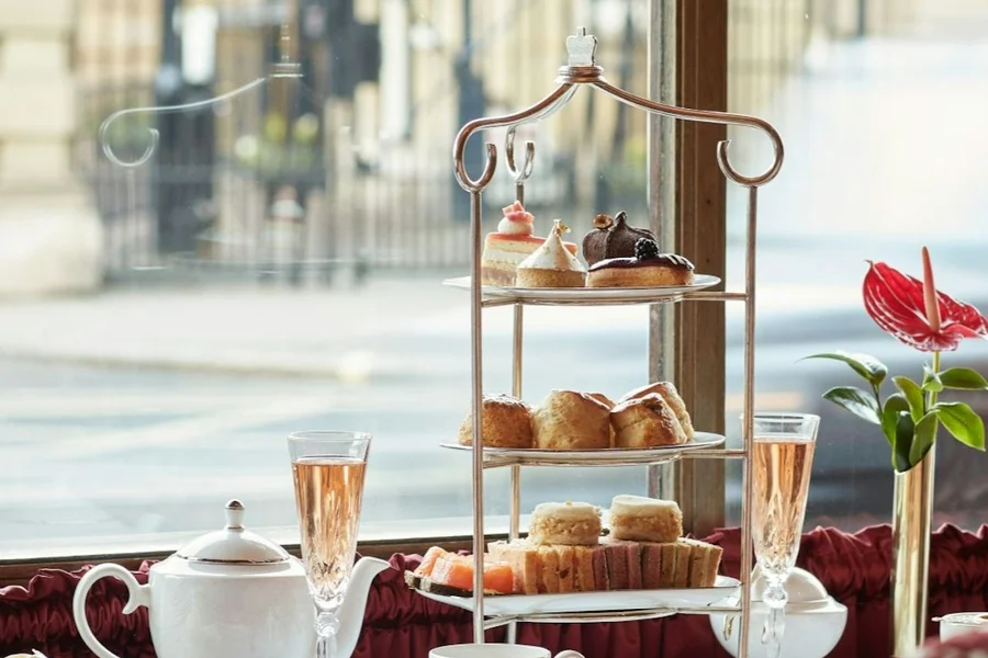 London: Royal Tour with Afternoon Tea, at London Royal Tours