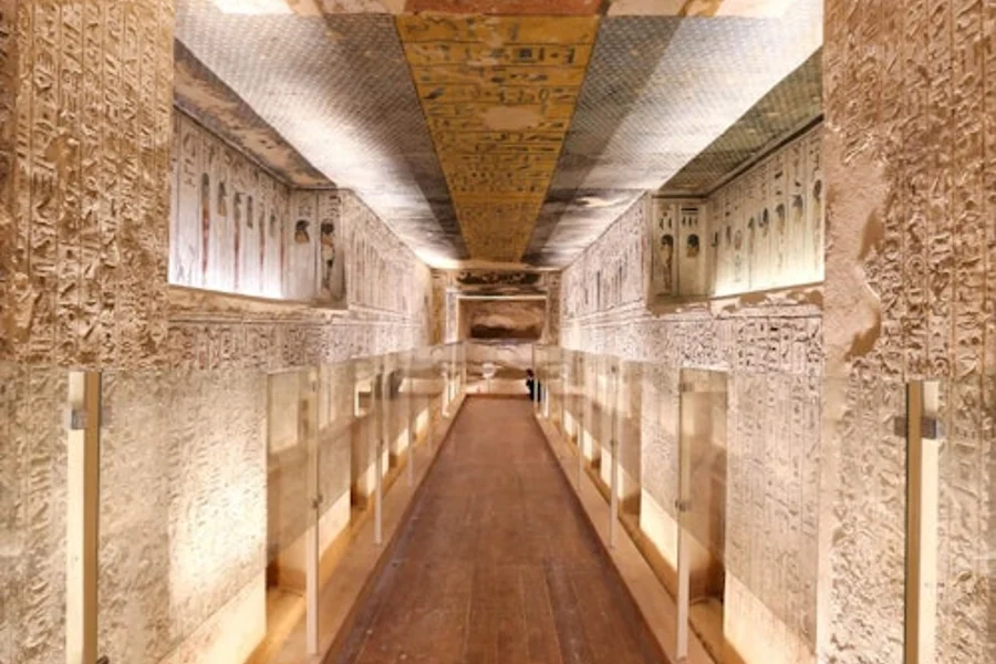 Luxor: Valley of the Kings Guided Tour + Roundtrip Transfer, Luxor