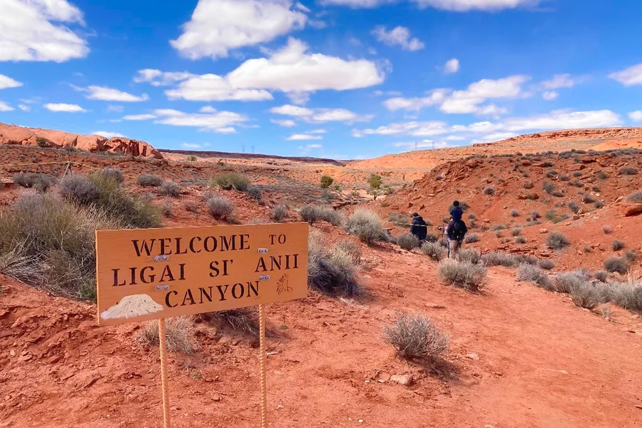 Visita al Canó de la Vall de l'Antílop Ligai Si Anii, at Antelope Valley Canyon Tours- Ligai Si' Anii, Page