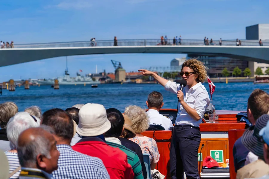 Klassisk kanaltur i Köpenhamn & Hamnen, at Copenhagen Cruises, Copenhagen