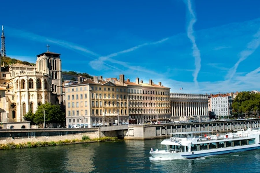 Lunch Cruise on the Saône by Les Bateaux Lyonnais Hermès II, Lyon