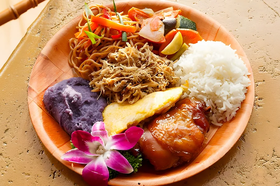 卡拉玛库夏威夷传统宴会, at Lu’au Kalamaku, Hawaii