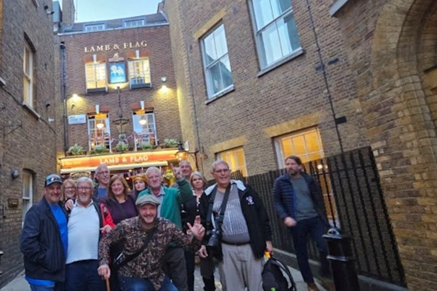 Лондон: экскурсия по историческим пабам с гидом, at London Pub Crawls, London