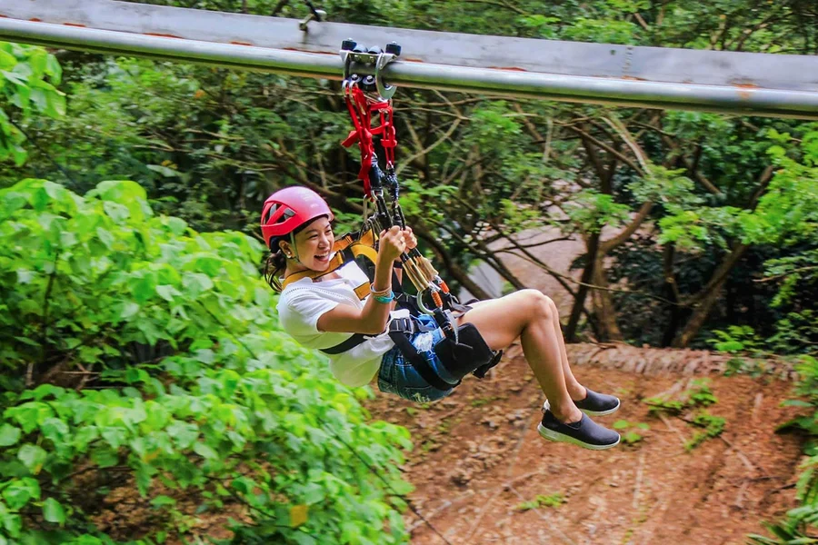 Hanuman World A+ Combo: 32 Platform Zipline + Roller Zipline + Sky Walk + Makan dengan Antar Jemput Pulang Pergi, Phuket