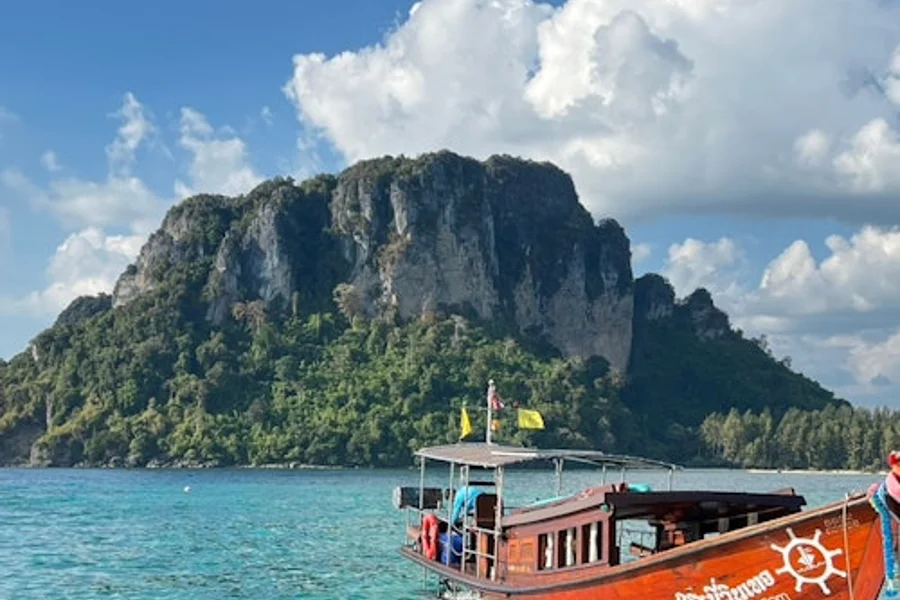 Krabi: 7 Saarten Auringonlasku & BBQ Kierros Ylellisellä Vintage-veneellä, Krabi