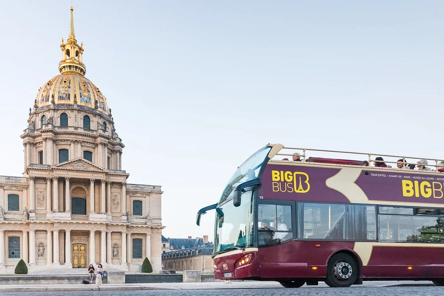 Suuri bussi: Pariisin hop-on hop-off -bussikiertoajelu + Seinen jokiristeily, Paris