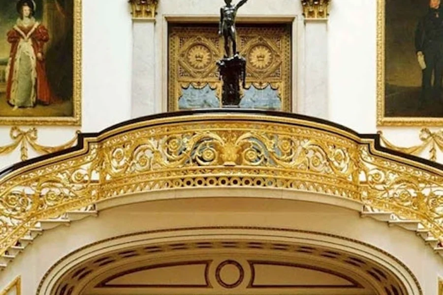 London: 15+ Top Sights Guided Walking Tour + Buckingham Palace Entry, at London Walking Tours, London