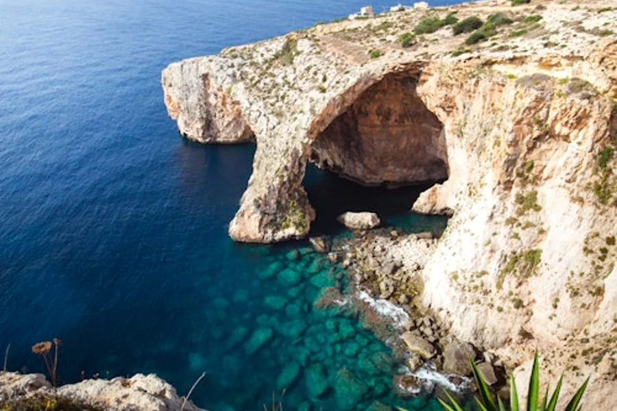 Blue Grotto at Lingguhang Pamilihan sa Nayon ng Pangingisda ng Marsaxlokk, Valletta