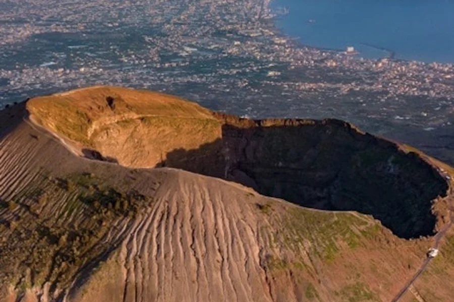 Monte Vesuvio: Ingresso + Andata e Ritorno da Ercolano con Vesuvio Express, at Mount Vesuvius, Ercolano
