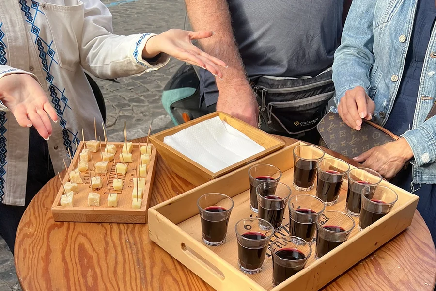 Tour Guiado de Comida y Vino en Roma por Trastevere, at Piazza Mastai, 00153 Roma RM, Italy, Rome