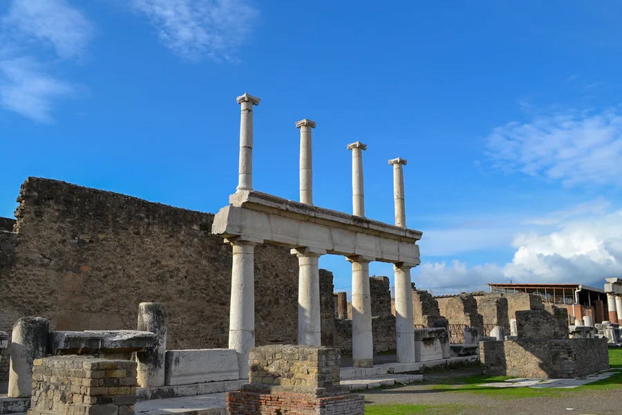 龐貝與神秘別墅小團體導覽, at Piazza Porta Marina, 80045 Pompei NA, Italia, Pompeii and Naples