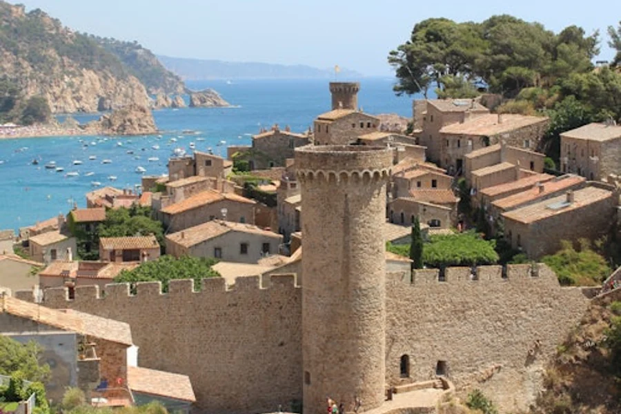 Costa Brava: Excursion including a boat Tour from Lloret de Mar to Tossa de Mar, Barcelona