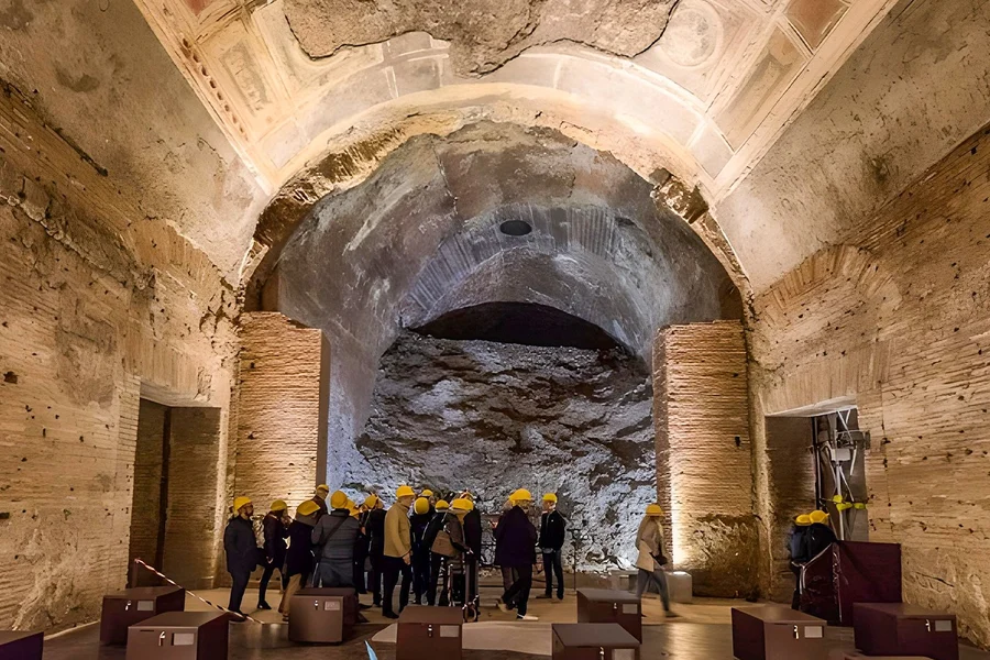 Tour Guiado por la Domus Aurea con Experiencia de VR, at Via delle Terme di Tito, 72, Rome