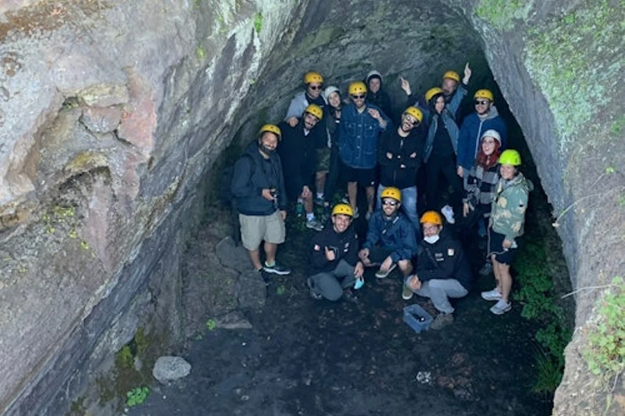 埃特納山:吉普車之旅、薩托里烏斯山 + 盜賊洞, at Mount Etna, Nicolosi