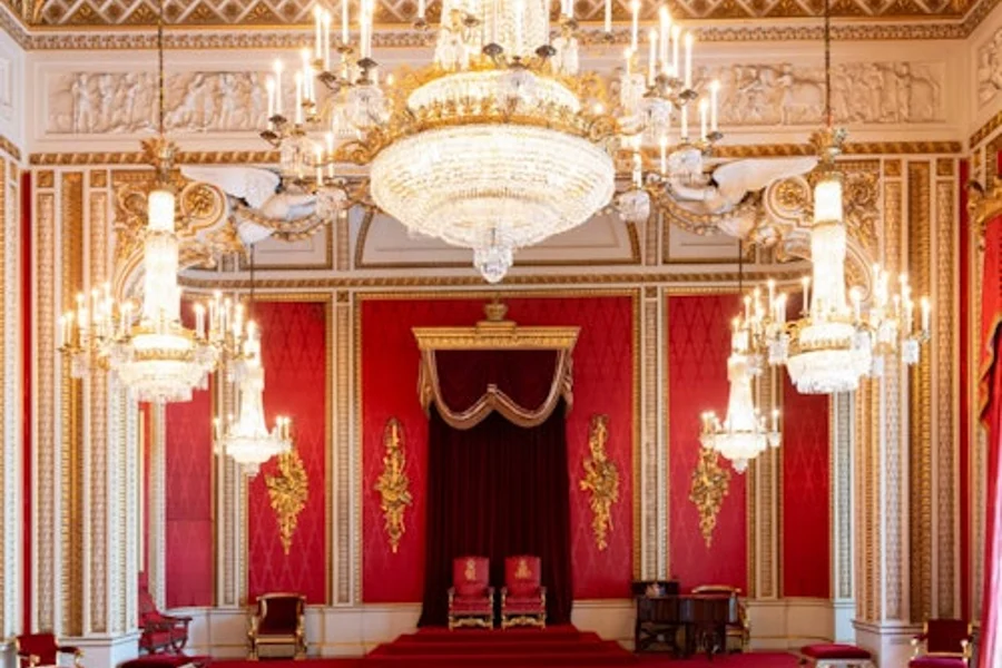 Buckingham Palace: Skip The Line + Audio Guide + London Guided Walking Tour, at London Royal Tours, London