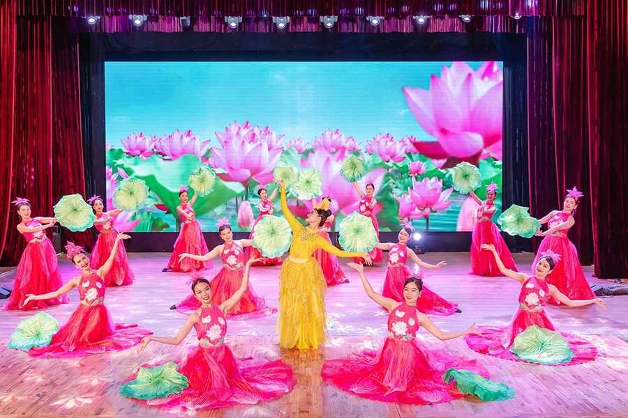 Pertunjukan Ao Dai di Da Nang, Da Nang