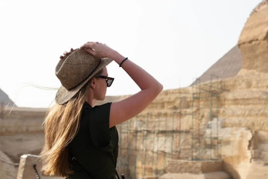 Giza Pyramids, Sphinx, Egyptian Museum & Khan Khalili Bazaar: Female-Guided Tour