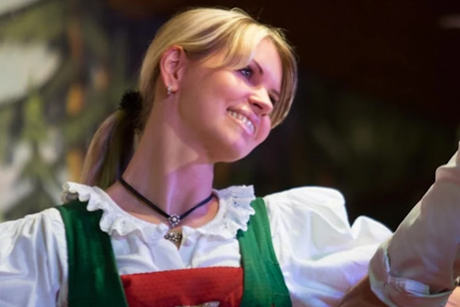 Tyrolean Evening Show + Optional Dinner, Innsbruck